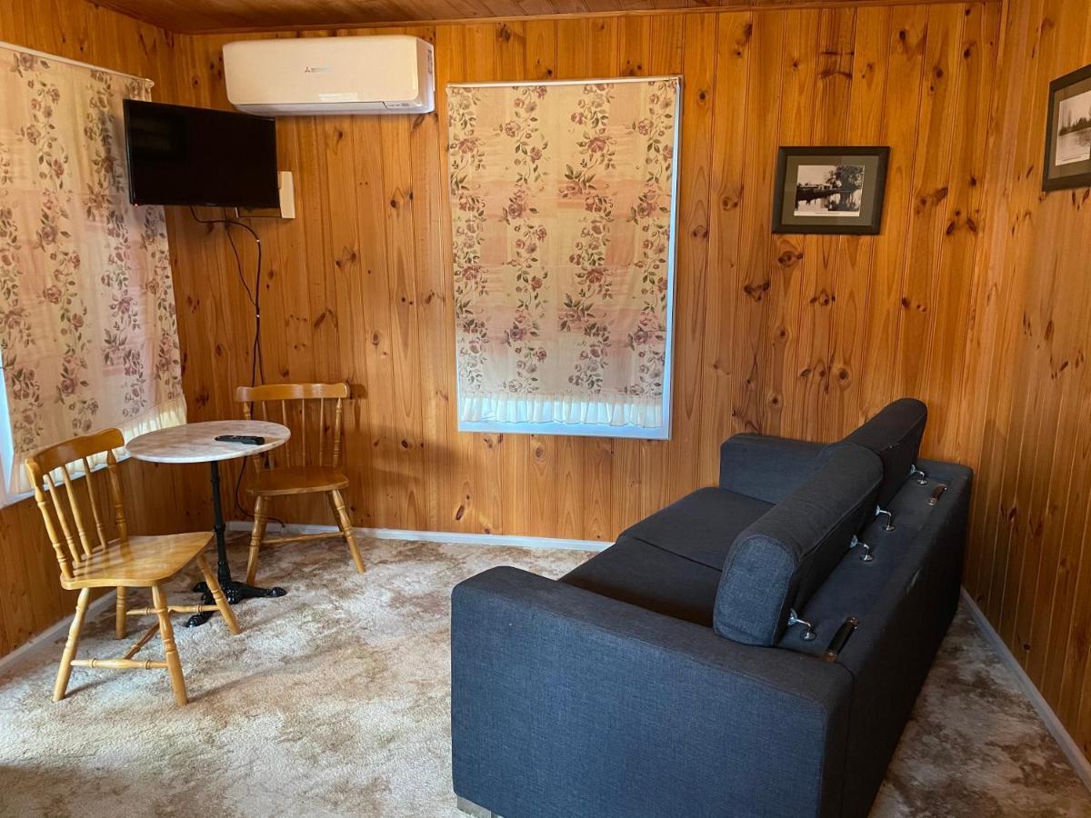 Happy Wanderer Motel Cohuna 70S Style Eksteriør billede